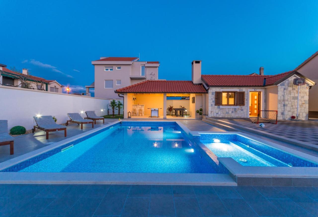 Villa Lucija Биоград на Мору Екстериор снимка