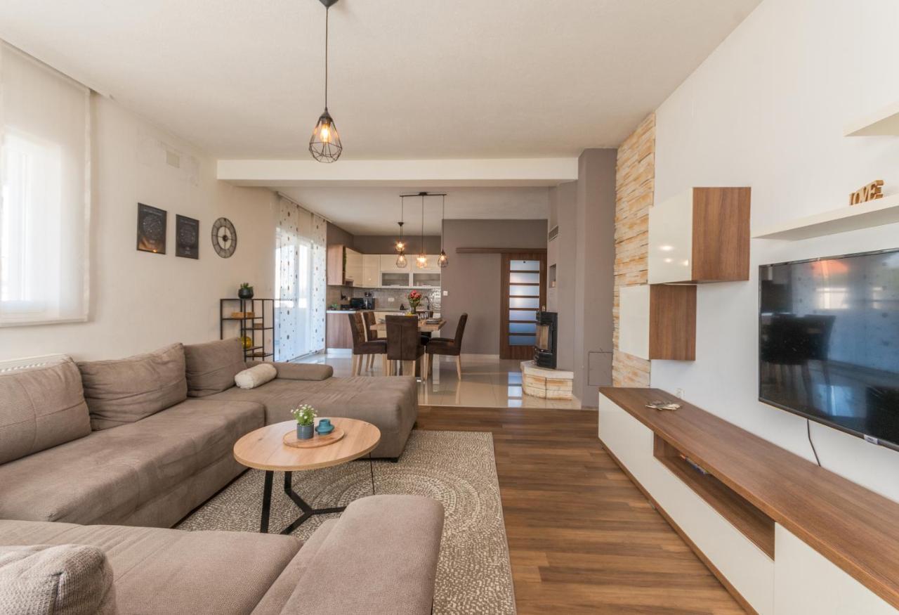 Villa Lucija Биоград на Мору Екстериор снимка